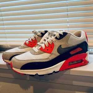 The Nike Air Max 90 Gore-Tex Infrared sz 6Y